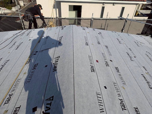 全体をアスファルトルーフィング